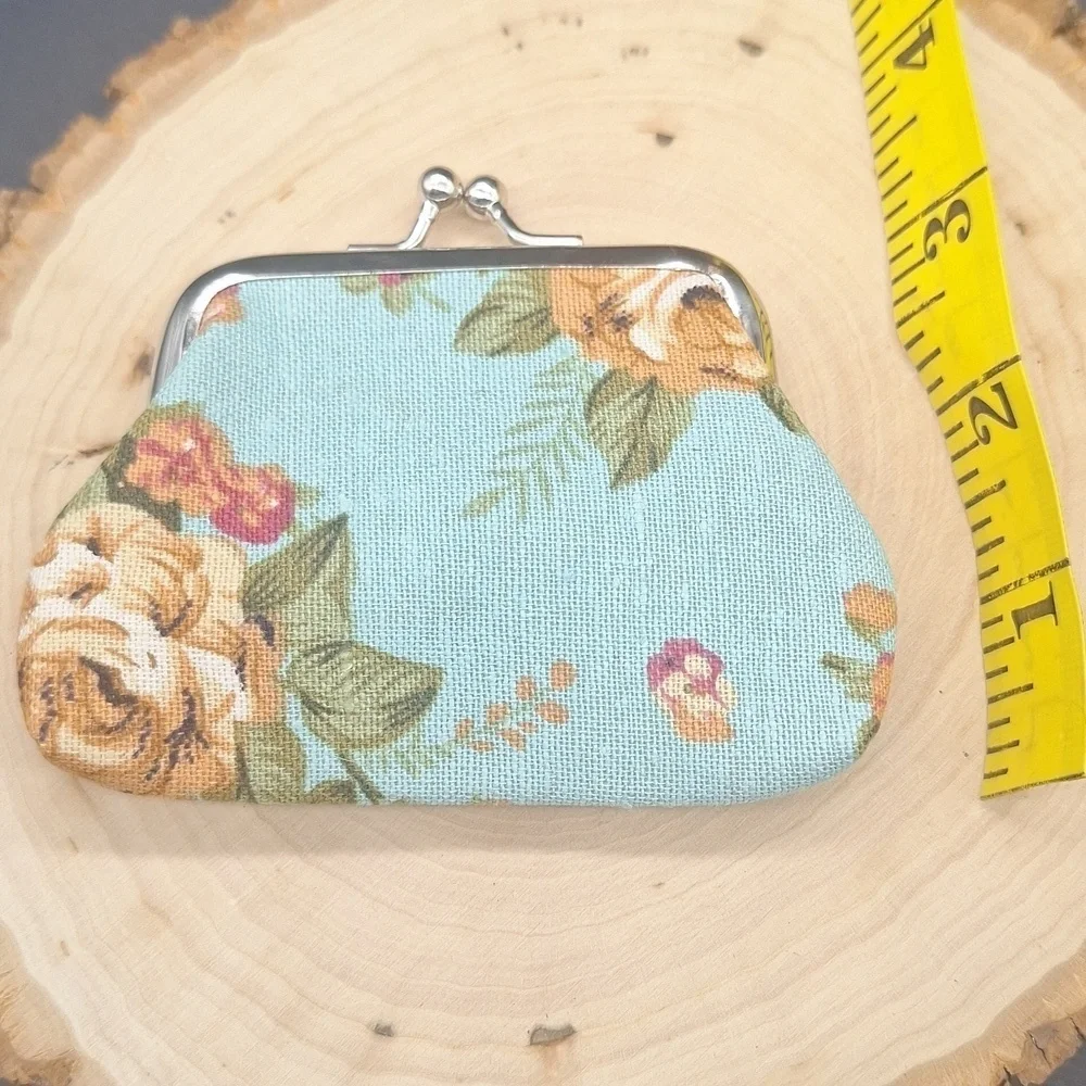 🎁Floral Canvas Coin Purse – Vintage Kiss Lock Style FREE with $40 Purchase